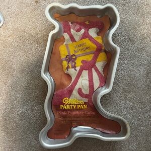 1977 vintage Wilton cake pan pink panther.
